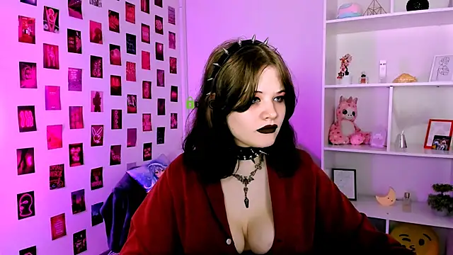 nikki kiss  online show from July 29, 2026, 8:35 am