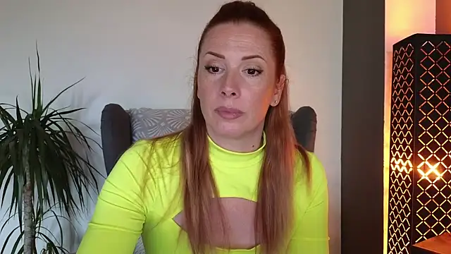 Snapshot of Sharon_Red chatting on September 25, 2025, 12:33 pm Sharon Red online show from September 25, 2025, 12:33 pm