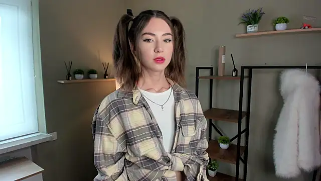 Peaches Peaches online show from April 17, 2026, 9:45 am