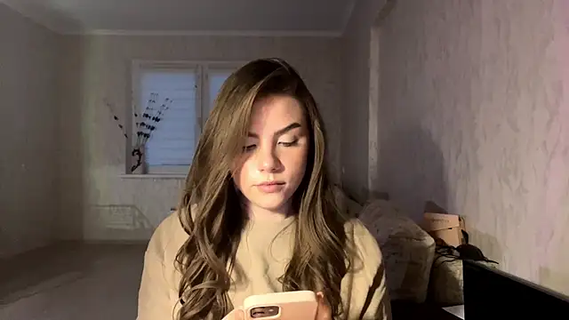 LeishaRocher online show from April 18, 2026, 5:48 pm