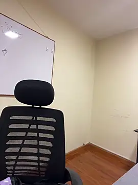 Selene  Ferrer online show from April 16, 2026, 9:39 pm