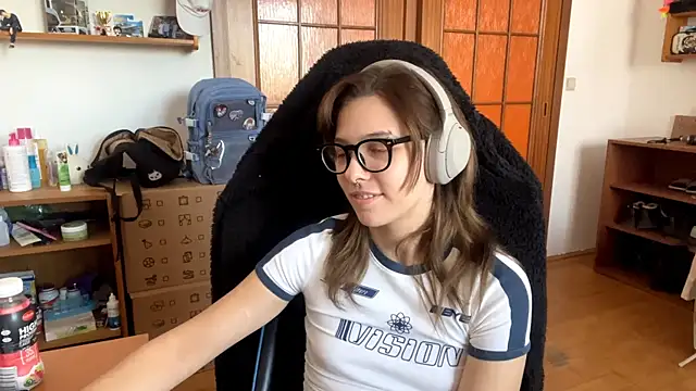 Snapshot of PillowPeachX chatting on April 29, 2026, 2:32 pm PillowPeachX online show from April 29, 2026, 2:32 pm