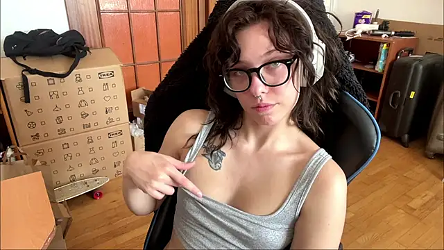 Snapshot of PillowPeachX chatting on May 29, 2026, 9:48 am PillowPeachX online show from May 29, 2026, 9:48 am
