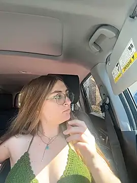 prettykitttty online show from April 18, 2026, 2:30 pm