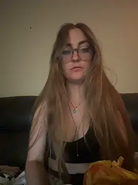 Snapshot of prettykitttty chatting on April 19, 2026, 8:37 am prettykitttty online show from April 19, 2026, 8:37 am