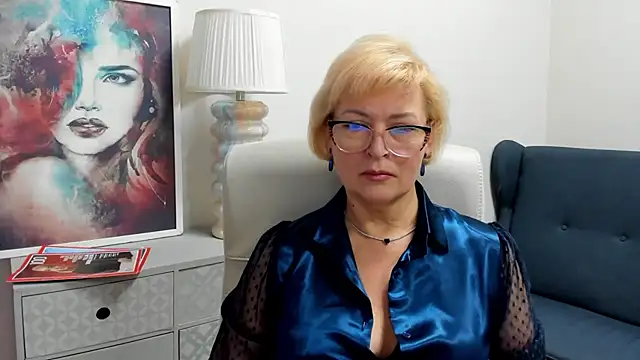 luna xfantasy online show from April 16, 2026, 6:25 am