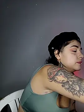 AteneaRockstar04 online show from April 14, 2026, 7:41 pm