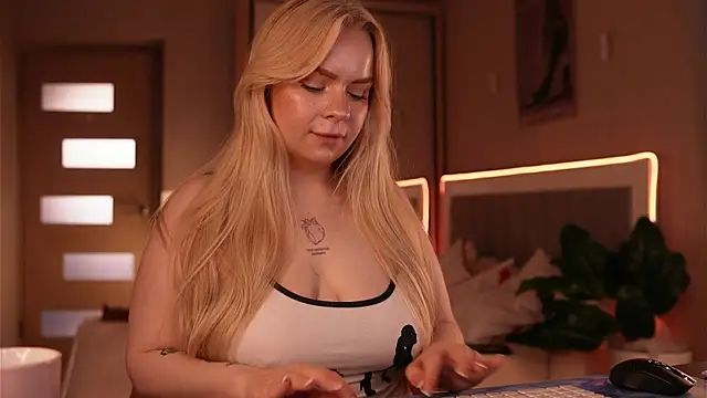LisaLove3 online show from July 22, 2026, 7:54 am