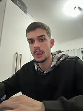 Santonn  online show from April 17, 2026, 2:25 am