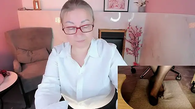 Snapshot of Alexandra_Kind chatting on July 19, 2026, 9:00 pm Alexandra Kind online show from July 19, 2026, 9:00 pm