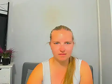 Snapshot of RoseTeacherX chatting on June 8, 2026, 5:35 pm RoseTeacherX online show from June 8, 2026, 5:35 pm