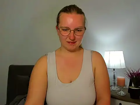 Snapshot of RoseTeacherX chatting on April 28, 2026, 5:28 pm RoseTeacherX online show from April 28, 2026, 5:28 pm