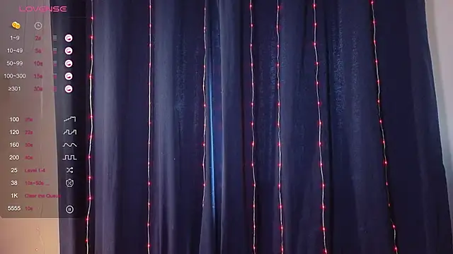 elfieeva1 online show from April 15, 2026, 9:48 am