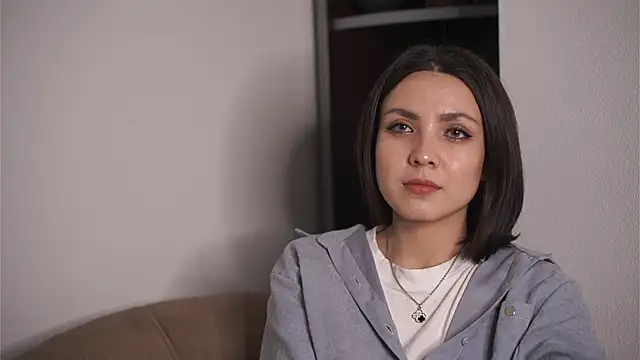 ElviraGounder online show from April 18, 2026, 4:53 pm