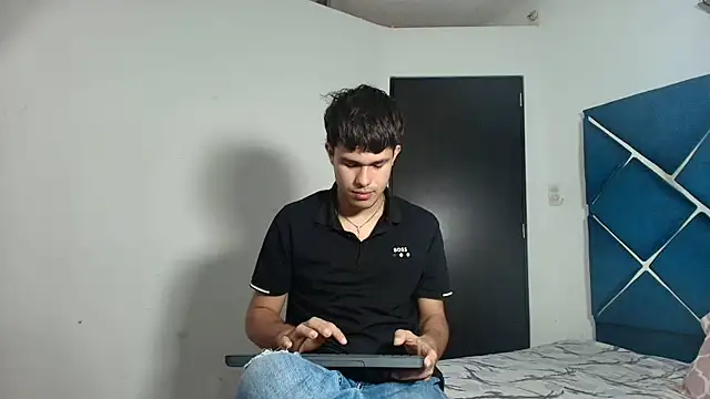 Snapshot of EdwinBoys chatting on June 26, 2026, 1:06 pm EdwinBoys online show from June 26, 2026, 1:06 pm