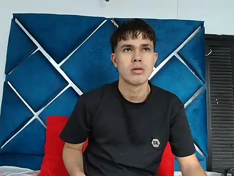 EdwinBoys online show from May 5, 2026, 1:14 pm