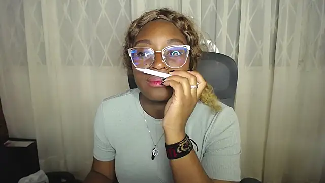 Snapshot of Candy_Williamss chatting on July 12, 2026, 1:39 am Candy Williamss online show from July 12, 2026, 1:39 am