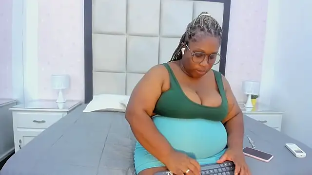 Snapshot of TreisyVixen chatting on July 4, 2026, 3:46 am TreisyVixen online show from July 4, 2026, 3:46 am