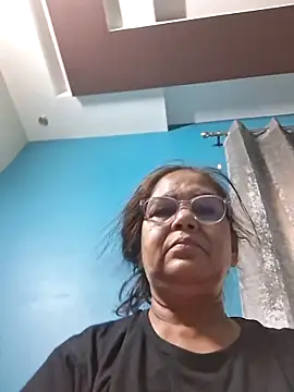 Shalini3456 online show from May 13, 2026, 2:29 am