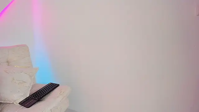 VenusBlazzer online show from April 24, 2026, 2:08 pm