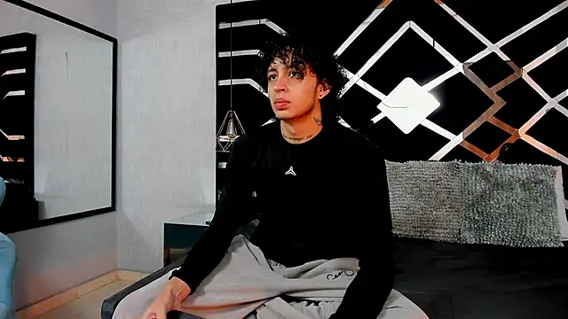 JayTaylorr online show from May 12, 2026, 11:38 am