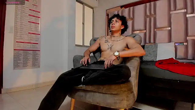 JayTaylorr online show from June 24, 2026, 8:06 pm