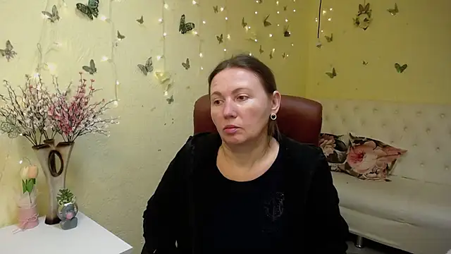 ZoyaPask online show from April 24, 2026, 5:53 am