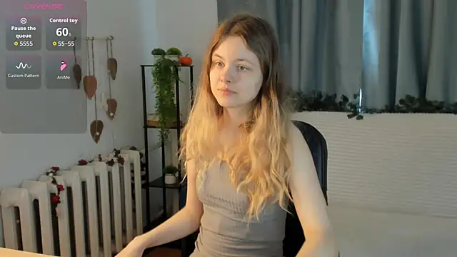 Glitch Doll online show from May 7, 2026, 5:11 am