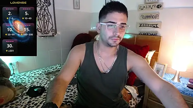 Snapshot of andders_ chatting on June 9, 2026, 11:39 pm andders online show from June 9, 2026, 11:39 pm