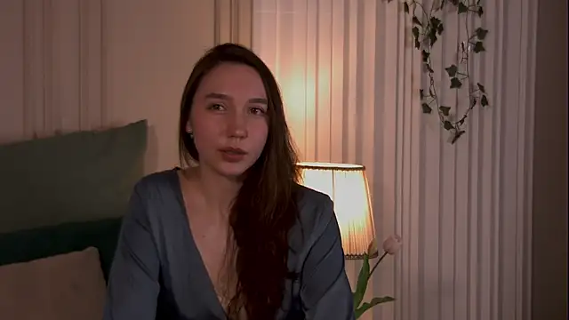 Suzaneey online show from May 28, 2026, 6:47 pm
