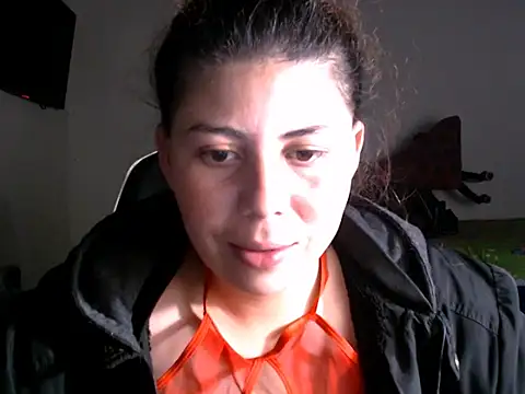 katiaerotic online show from April 18, 2026, 4:48 am