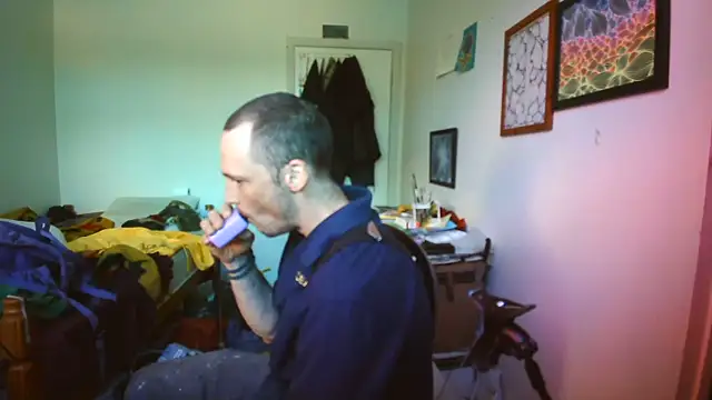 Snapshot of JohnnyMoves chatting on June 19, 2026, 7:41 pm JohnnyMoves online show from June 19, 2026, 7:41 pm