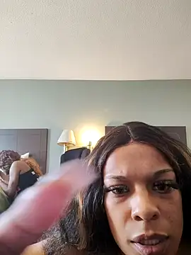 MZFANTZYHONEY online show from April 16, 2026, 3:24 pm