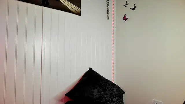 nerdyhotgoth online show from June 18, 2026, 3:06 pm