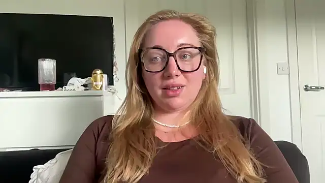 Snapshot of arielsweetieee chatting on June 8, 2026, 3:56 pm arielsweetieee online show from June 8, 2026, 3:56 pm