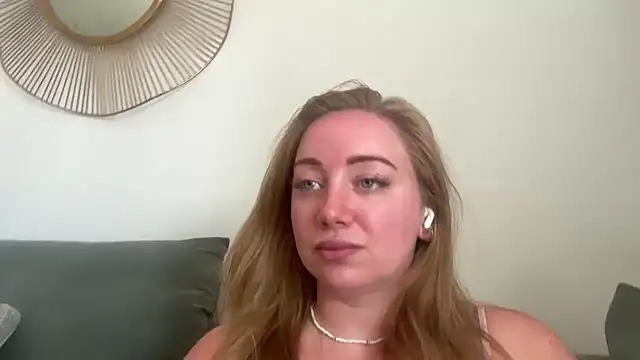 Snapshot of arielsweetieee chatting on July 2, 2026, 10:21 am arielsweetieee online show from July 2, 2026, 10:21 am