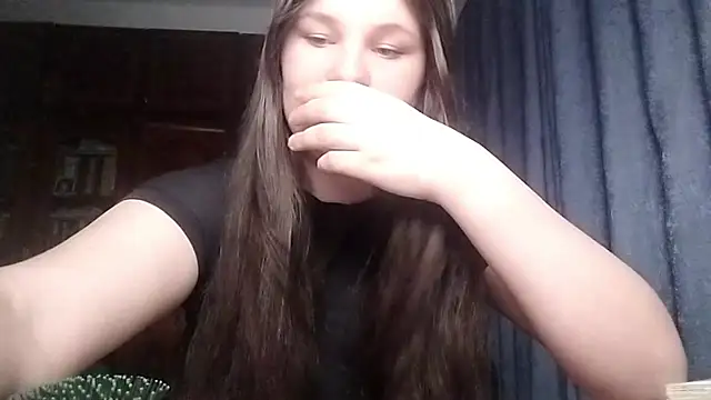 BeatriceMolands online show from April 22, 2026, 6:36 pm