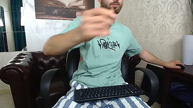 KyloEast online show from July 8, 2026, 4:24 am