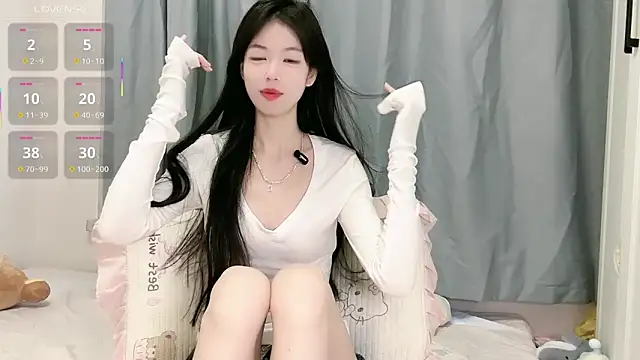 XiaoMei-iiiiii online show from May 6, 2026, 6:50 am