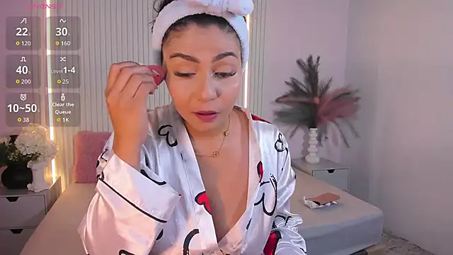 LucyWild8 online show from May 21, 2026, 5:10 pm
