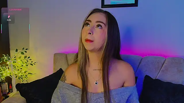 Cloe martinezz  online show from May 10, 2026, 4:42 pm