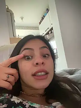 Livia-cortez online show from June 2, 2026, 7:03 pm