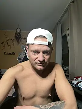Snapshot of Thorbi94 chatting on April 16, 2026, 7:58 pm Thorbi94 online show from April 16, 2026, 7:58 pm