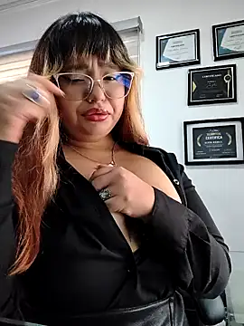 BelleVivianne online show from April 30, 2026, 1:07 pm