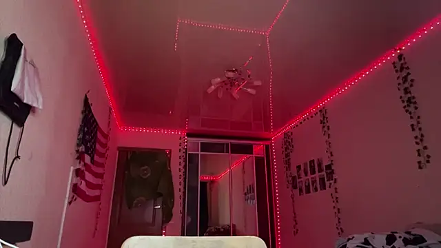 CassieRey online show from April 18, 2026, 7:07 pm