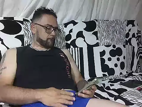 CarlossexVen online show from April 19, 2026, 1:50 am