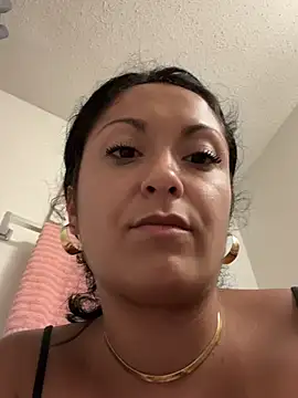 Snapshot of yummymommie7 chatting on May 23, 2026, 11:48 pm yummymommie7 online show from May 23, 2026, 11:48 pm