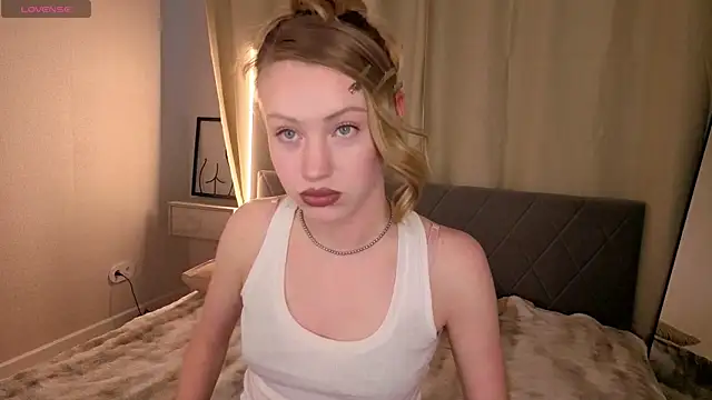 EvaHamilton online show from May 11, 2026, 9:32 am