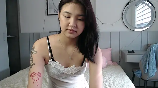Maiaxoxo online show from April 24, 2026, 12:23 am