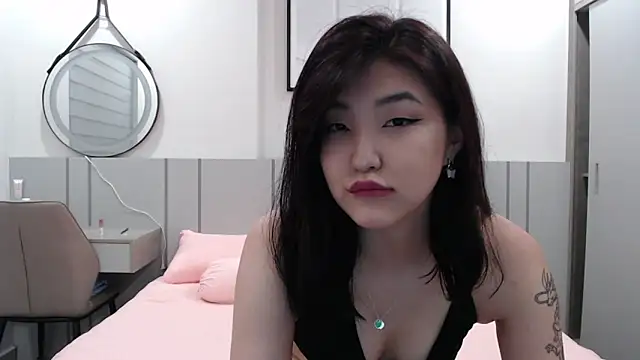 Maiaxoxo online show from April 19, 2026, 2:40 pm